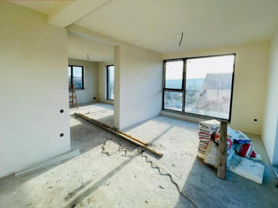 De vanzare duplex semifinisat cu 2 garaje in cartierul Dambul Rotund