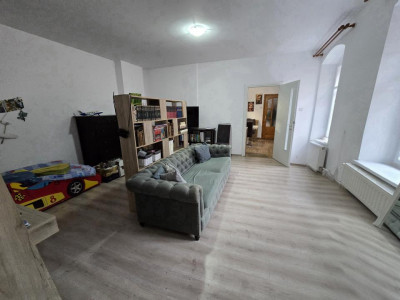 Apartament 2 camere de vanzare la etajul 1 in Centrul Istoric Sibiu