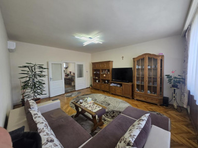 Apartament 5 camere de vanzare 182mp decomandat zona Piata Cluj Sibiu