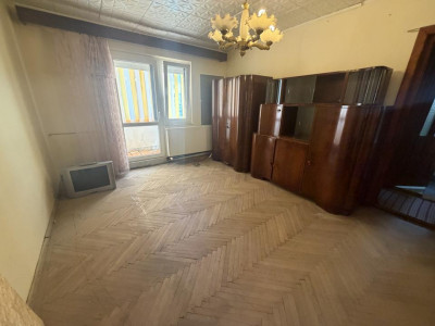 Apartament semidecomandat 37mpu 2 camere boxa la subsol balcon Parcare