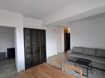 Apartament decomandat 3 camere 2 balcoane bloc cu lift Sibiu