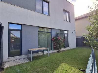 Casa moderna de vanzare tip qvadruplex 3 in 1 in Selimbar Sibiu