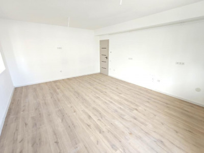 Apartament 3 camere - etaj 1 - parcare - pivnita - comision 0