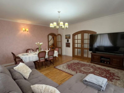Apartament 4 camere 155 mp 2 balcoane garaj inchis Central Sibiu