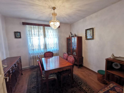 Casa cu 335 mp teren in zona Parcul Tineretului