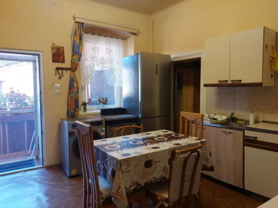 Apartament spatios la casa 97 mpu 3 camere 20 mp gradina pivnita 