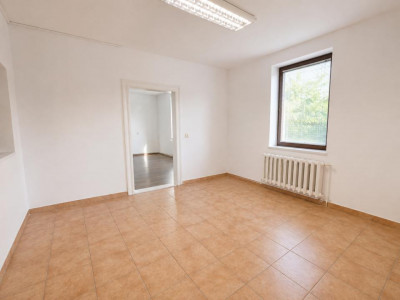 Spatiu comercial de inchiriat parter 2 camere acces din strada