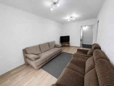 Apartament de vanzare cu 3 camere izolat renovat cu boxa in Marasti 