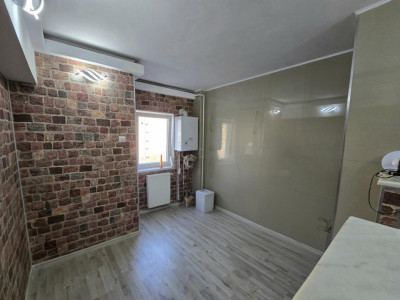 Apartament 3 camere decomandat 2 bai balcon Mihai Viteazul Sibiu
