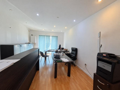 Spatiu birouri de inchiriat renovat modern 50 mp in Sibiu zona Strand