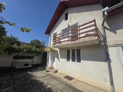 Apartament 2 camere de vanzare la casa 77mp curte pivnita Sub Arini