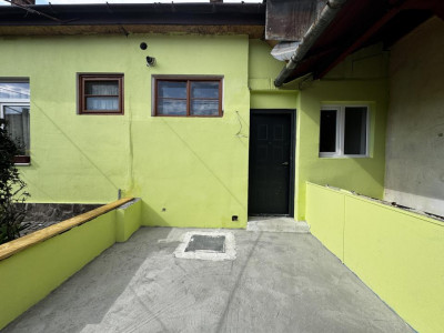 Apartament renovat la casa cu 3 camere 60 mpu pivnita Piata Cluj Sibiu