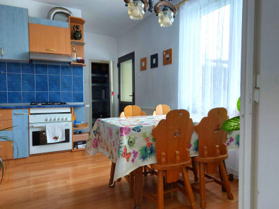 Casa si curte pretabila pentru 2 familii 980 mp teren liber Cisnadie