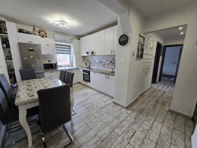 Apartament 3 camere mobilat 2 bai balcon pivnita Mihai Viteazul Sibiu