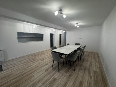 Casa individuala de inchiriat 6 camere 3 bai curte Tineretului Sibiu