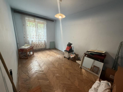Apartament 2 camere decomandat parter gradina zona Negoiu