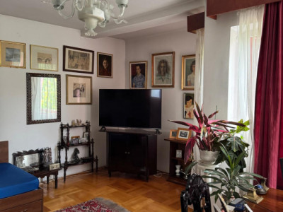 Casa individuala cu garaj de vanzare in Andrei Muresanu 