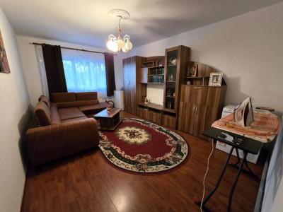 Apartament 3 camere decomandat 72 mpu 2 bai pivnita Vasile Aaron Sibiu