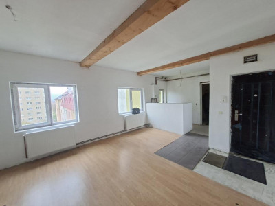 Apartament la mansarda de vanzare 3 camere Vasile Aaron