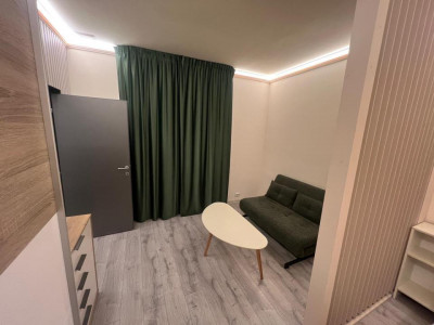Garsoniera de inchiriat cu curte zona Centrala 2 parcari