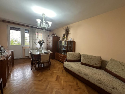 Apartament de inchiriat 2 camere balcon decomandat zona Mihai Viteazul