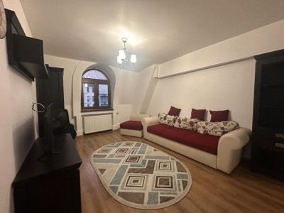 Apartament de inchiriat 3 camere decomandat utilat in Centrul Istoric